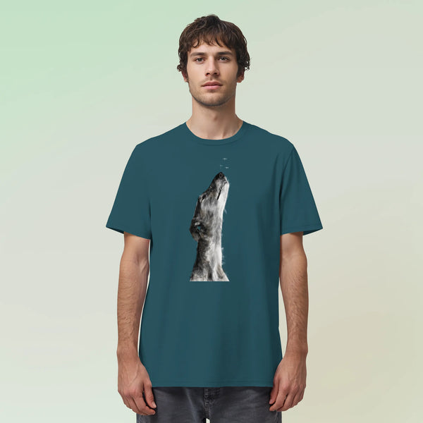 Junger Mann trägt die handgezeichnete Galgo Illustration Staunend auf einem Bio-T-Shirt in Petrol