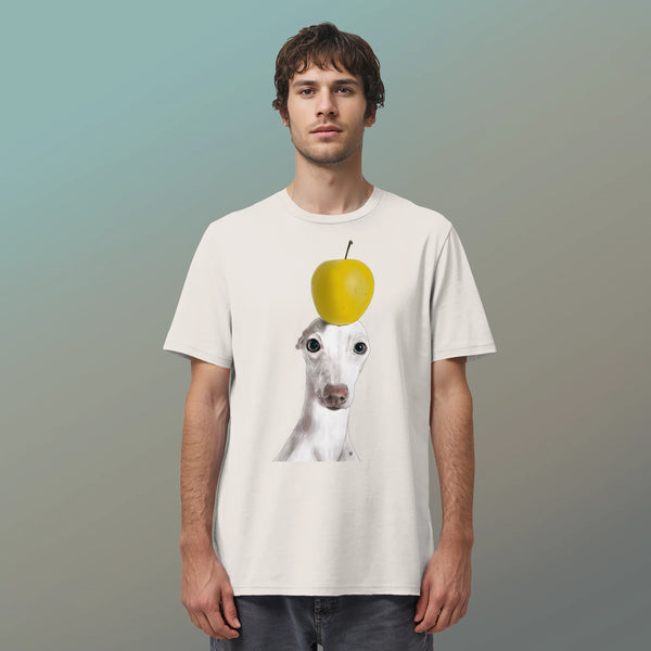Ein männliches Model trägt die handgezeichnete Iggy-Illustration Gelassen auf einem Bio-T-Shirt in Altweiß