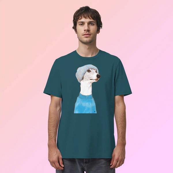 Ein männliches Model trägt das handgezeichnete Whippet-Motiv Cool auf einem petrolfarbenen Bio-T-Shirt