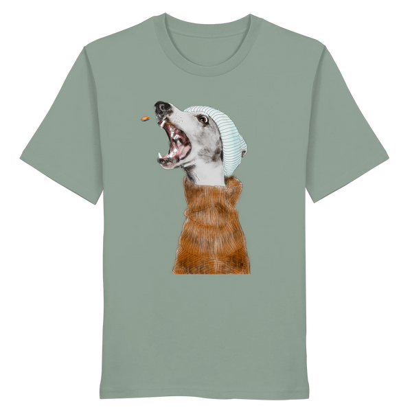 Ein männliches Model trägt die handgezeichnete Whippet-Illustration Fokussiert auf einem Bio-T-Shirt in Aloe