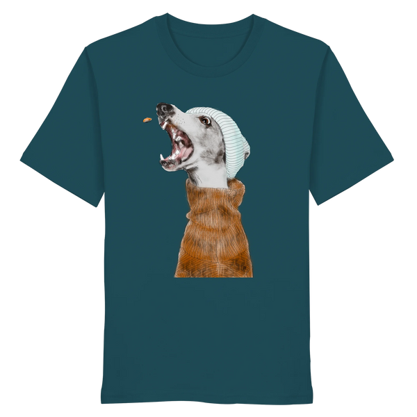 Ein männliches Model trägt die handgezeichnete Whippet-Illustration Fokussiert auf einem Bio-T-Shirt in Petrol